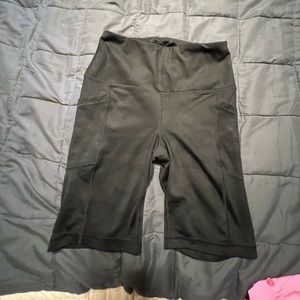 Yogalicious Lux biker shorts SIZE SMALL. subtle camo print.